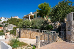 Seaside family friendly house with a swimming pool Cove Ljubljeva, Trogir - 19259